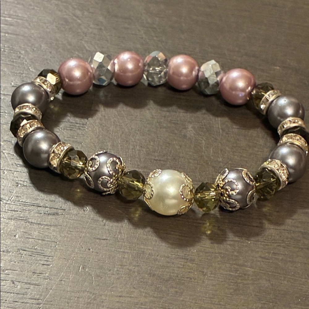 Elegant Pearl and Crystal Beaded Bracelet